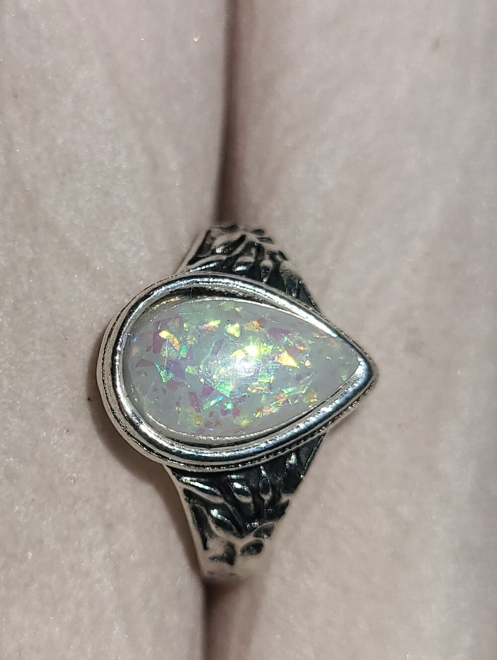 Vintage Style Teardrop Faux Opal Ring Silvertone Flower Detail Size 8